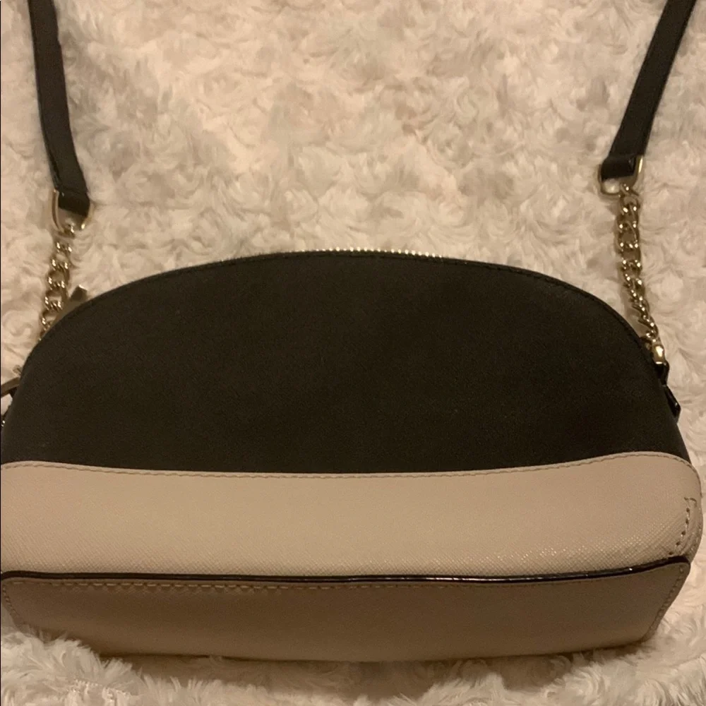 Kate Spade Black and Cream Crossbody Bag with Minimalist Design - Picture 3 of 5